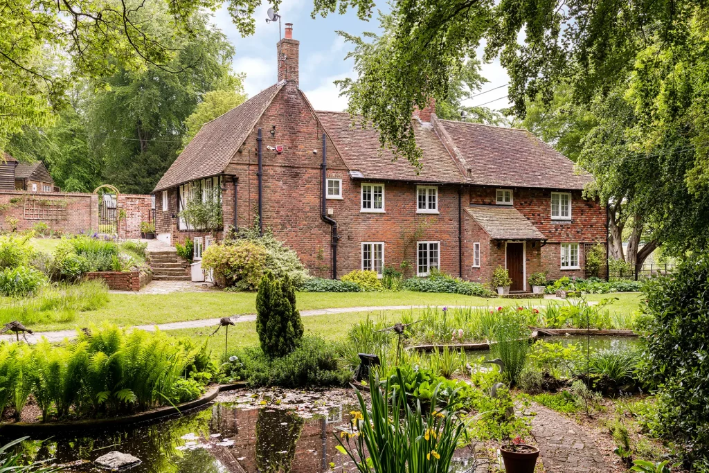 Home extensions builder specialising in historic restoration. Restoring heritage properties